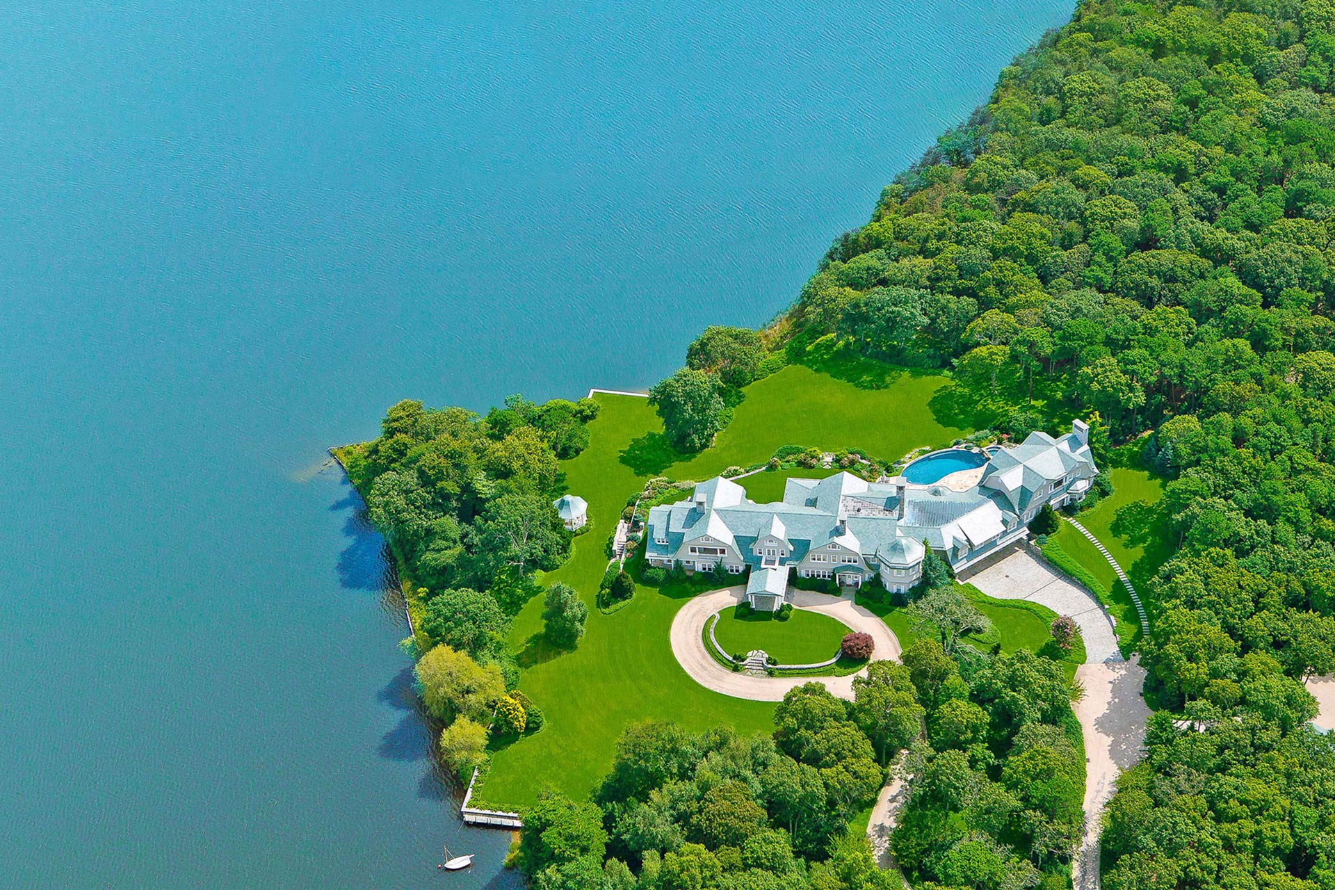 Bespoke Real Estate The Hamptons 40M+ Collection