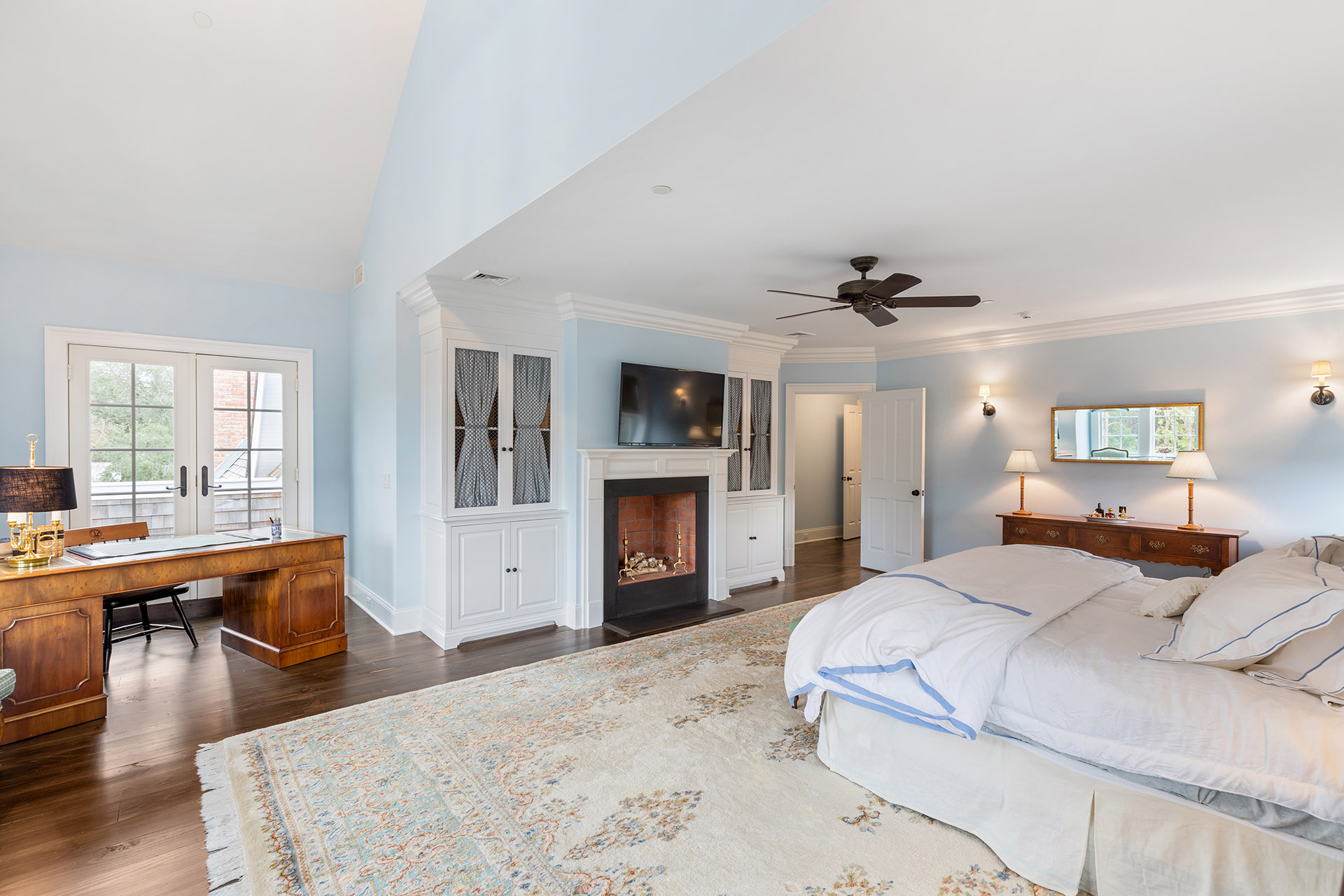 49 Quaquanantuck Lane, Quogue, NY