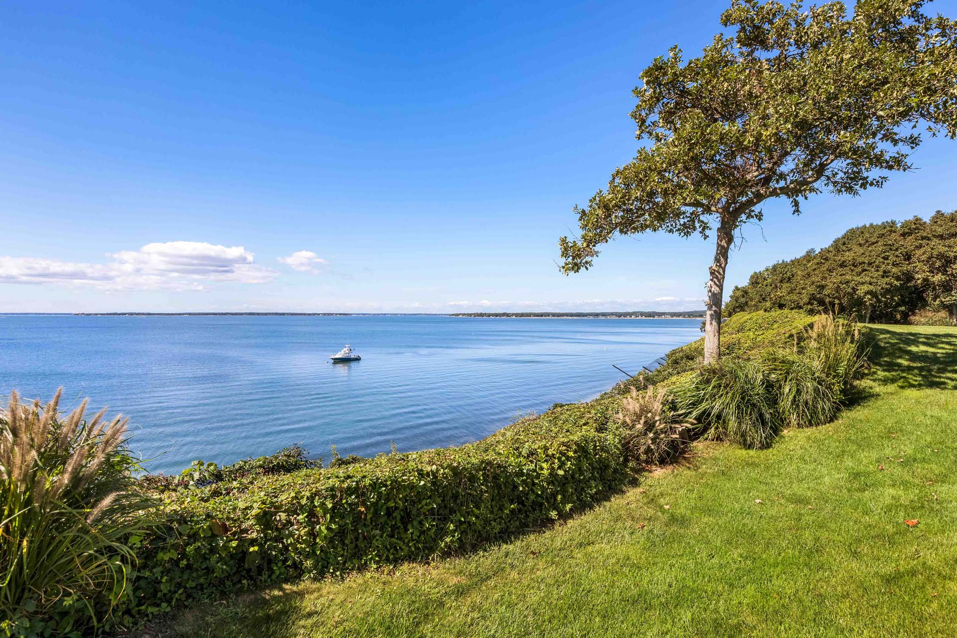 6 Bay View Court, North Haven